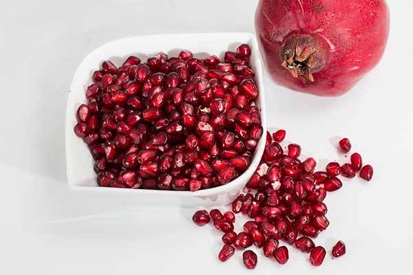 Can dogs eat pomegranate arils?