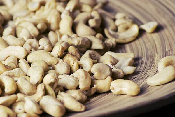 are cashews good for dogs?