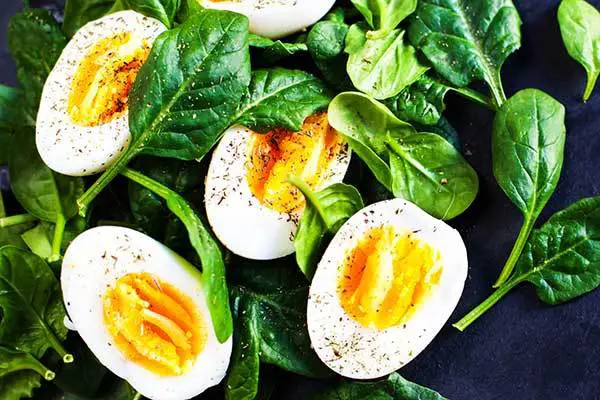 Boiled eggs with spinach